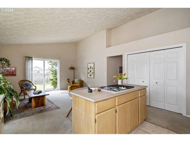 1747 Ne GERTZ Rd, Portland, OR 97211