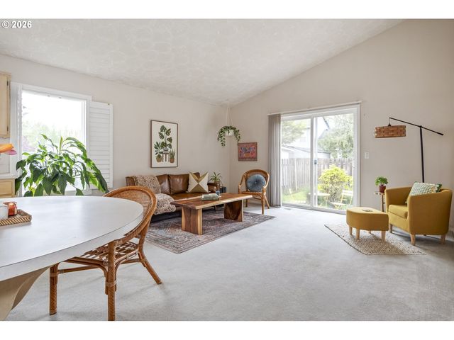 1747 Ne GERTZ Rd, Portland, OR 97211