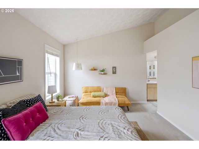 1747 Ne GERTZ Rd, Portland, OR 97211