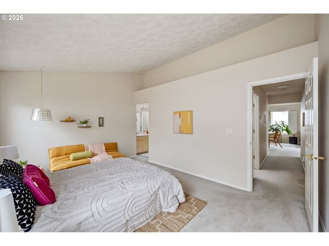 1747 Ne GERTZ Rd, Portland, OR 97211