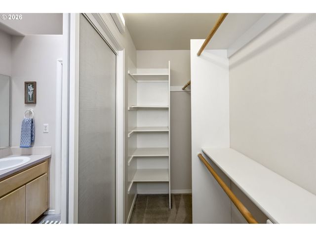 1747 Ne GERTZ Rd, Portland, OR 97211