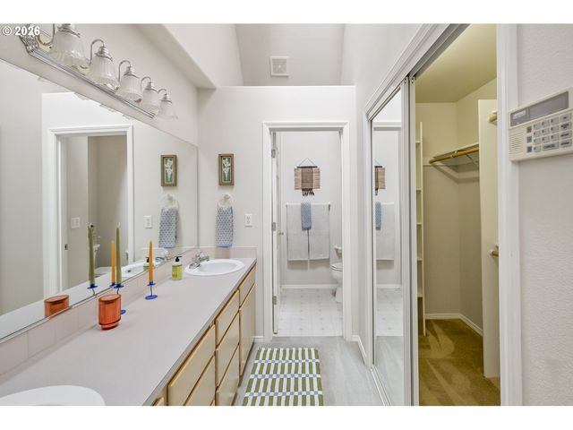 1747 Ne GERTZ Rd, Portland, OR 97211