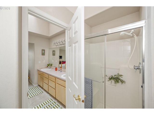 1747 Ne GERTZ Rd, Portland, OR 97211