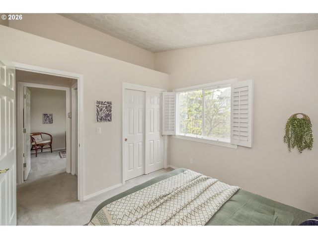 1747 Ne GERTZ Rd, Portland, OR 97211