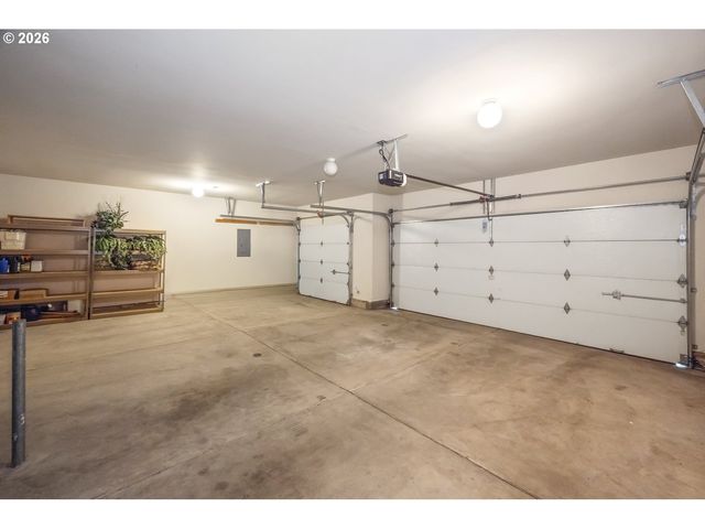 1747 Ne GERTZ Rd, Portland, OR 97211