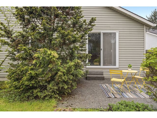 1747 Ne GERTZ Rd, Portland, OR 97211