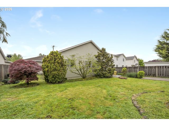 1747 Ne GERTZ Rd, Portland, OR 97211