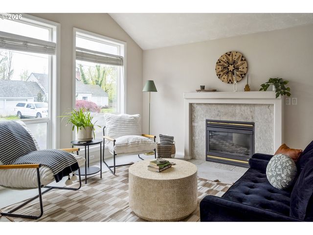 1747 Ne GERTZ Rd, Portland, OR 97211