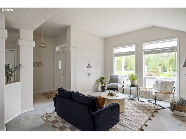 1747 Ne GERTZ Rd, Portland, OR 97211