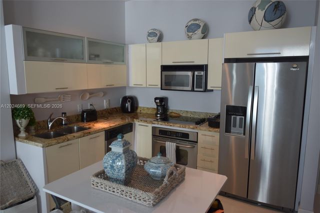 3180 SW 22nd Ter PH203, Miami, FL 33145