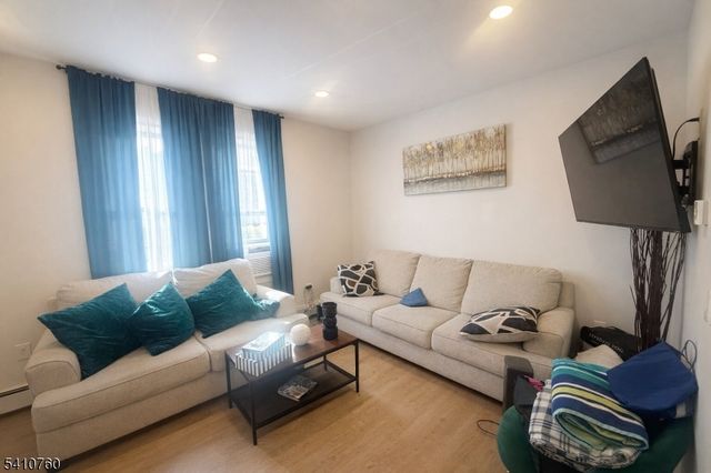 539 18Th Ave, Newark City, NJ 07103