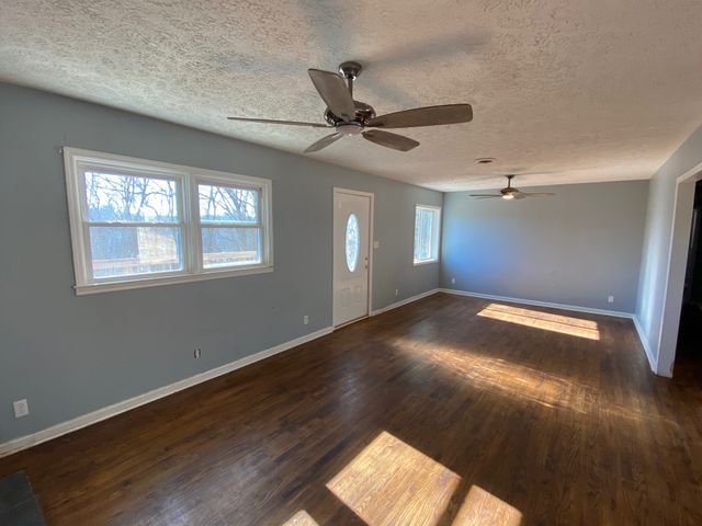 85 Fentress Dr, Erin, TN 37061