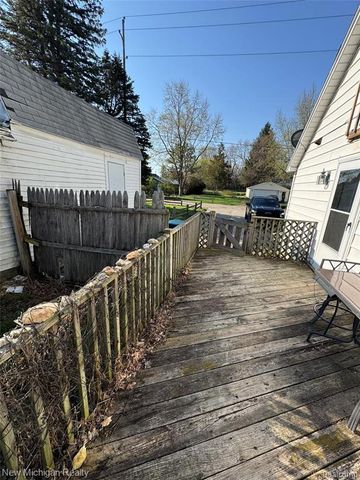 305 E Rolfe, Perry, MI 48872