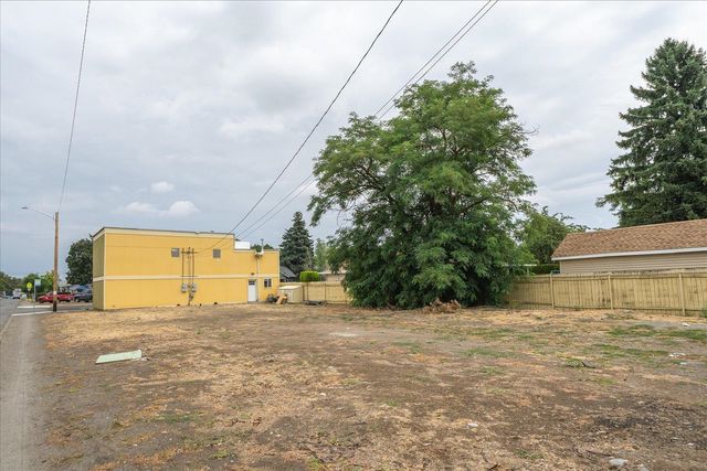 2002 E Boone Ave, Spokane, WA 99202