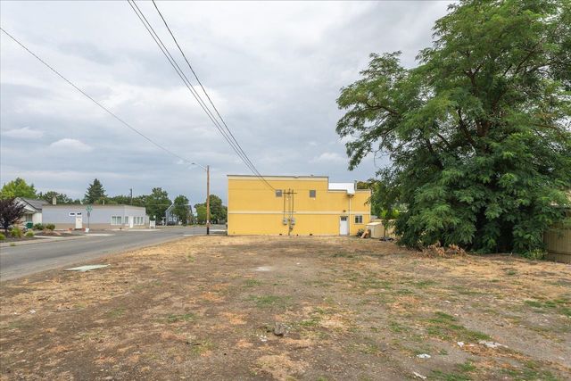 2002 E Boone Ave, Spokane, WA 99202