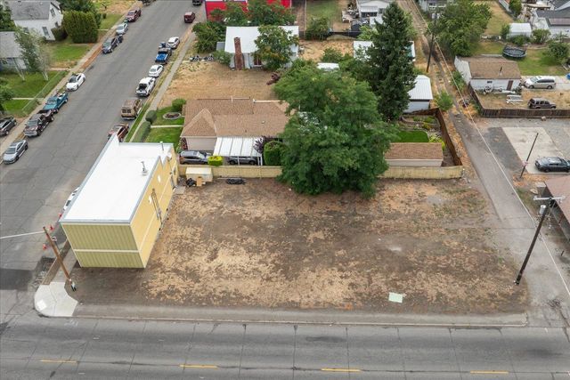 2002 E Boone Ave, Spokane, WA 99202