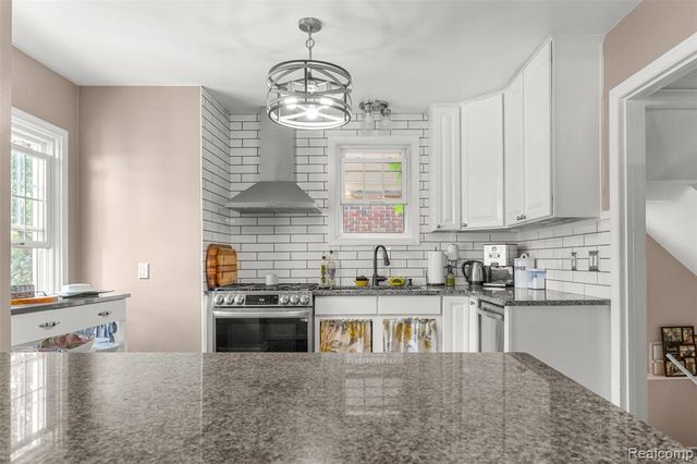 22260 Olmstead Street, Dearborn, MI 48124