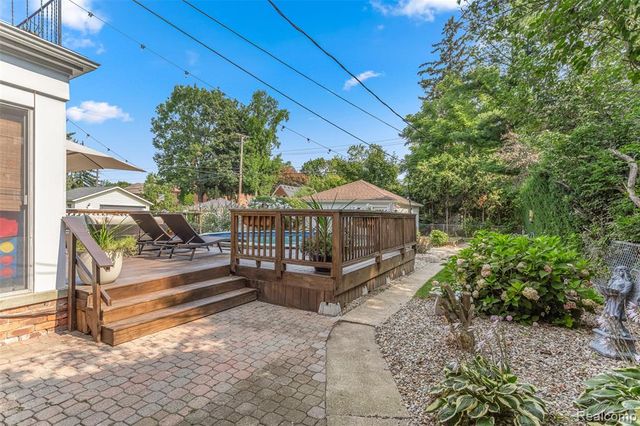 22260 Olmstead Street, Dearborn, MI 48124