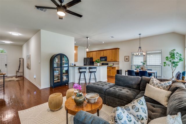 1101 Wisteria Lane, Savannah, TX 76227