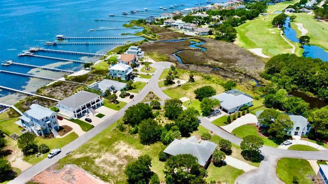 4136 Madura Rd, Gulf Breeze, FL 32563