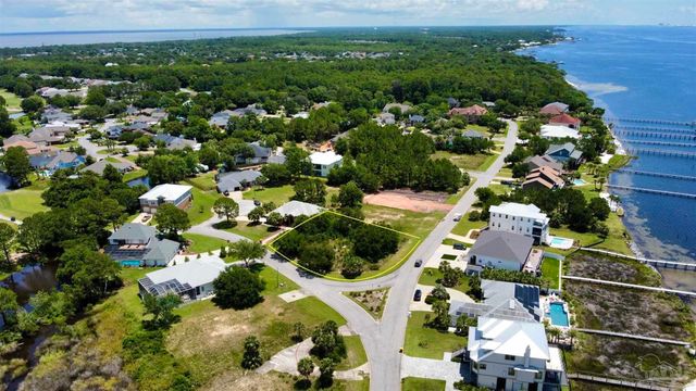 4136 Madura Rd, Gulf Breeze, FL 32563