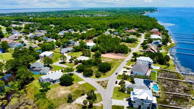 4136 Madura Rd, Gulf Breeze, FL 32563