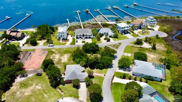 4136 Madura Rd, Gulf Breeze, FL 32563