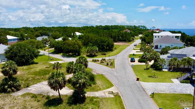 4136 Madura Rd, Gulf Breeze, FL 32563