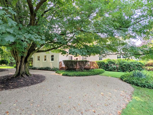 815 ELIZABETH Lane, Erie, PA 16505