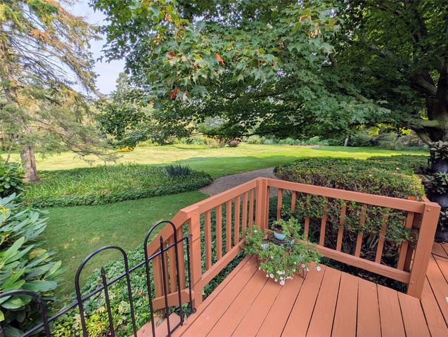 815 ELIZABETH Lane, Erie, PA 16505