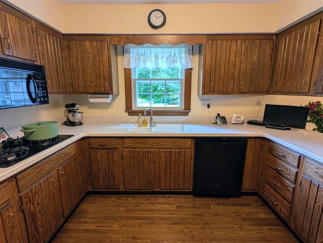 815 ELIZABETH Lane, Erie, PA 16505