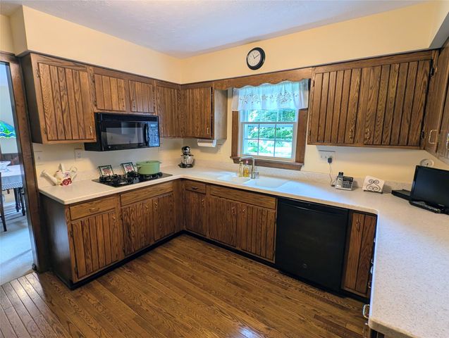 815 ELIZABETH Lane, Erie, PA 16505