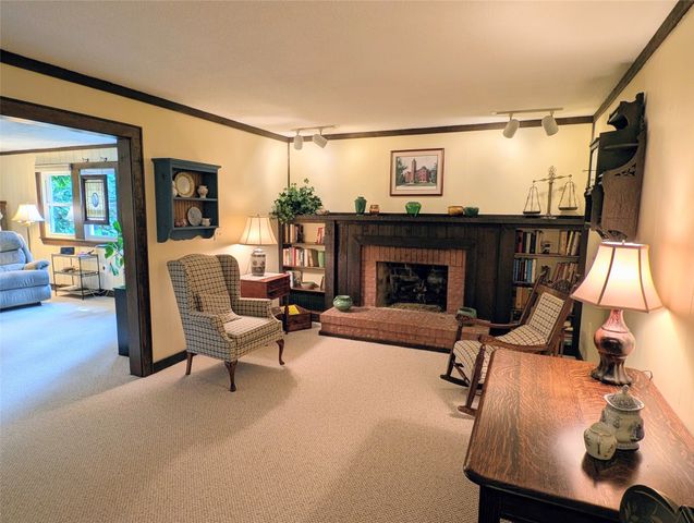 815 ELIZABETH Lane, Erie, PA 16505