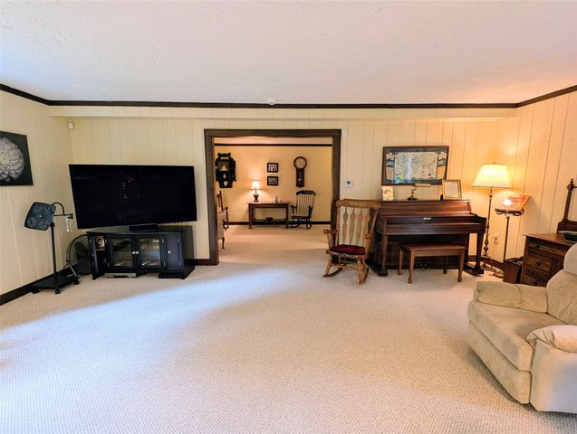 815 ELIZABETH Lane, Erie, PA 16505