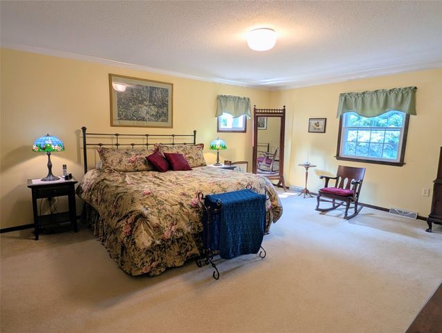 815 ELIZABETH Lane, Erie, PA 16505