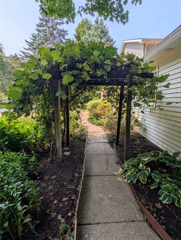 815 ELIZABETH Lane, Erie, PA 16505