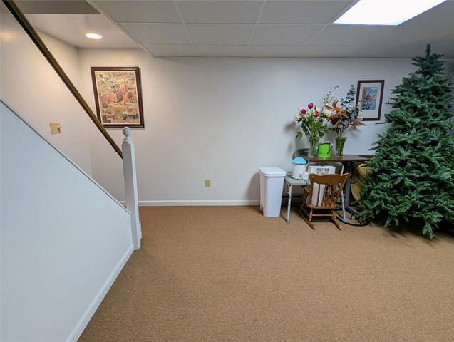 815 ELIZABETH Lane, Erie, PA 16505