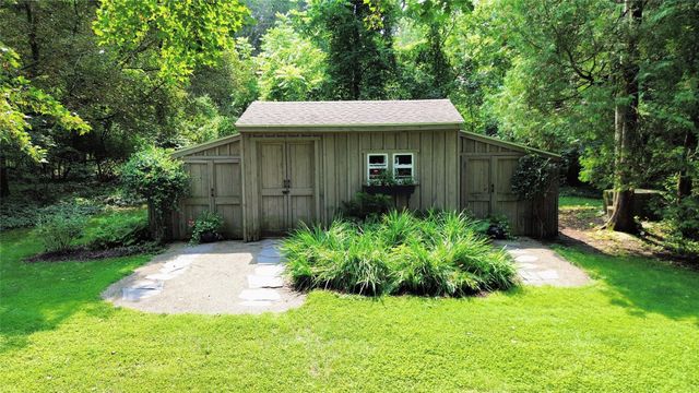 815 ELIZABETH Lane, Erie, PA 16505