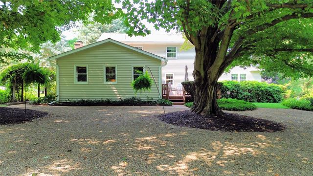 815 ELIZABETH Lane, Erie, PA 16505