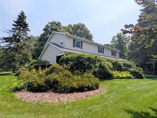 815 ELIZABETH Lane, Erie, PA 16505