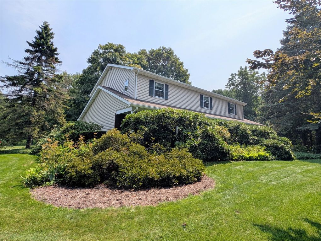 815 ELIZABETH Lane, Erie, PA 16505