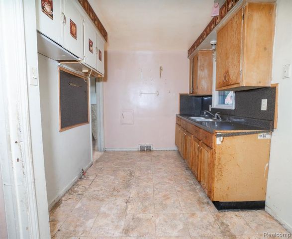 13150 Glenfield Street, Detroit, MI 48213