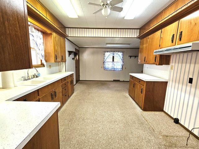 1911 Fuller St, Winfield, KS 67156