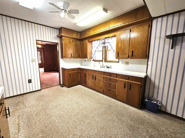 1911 Fuller St, Winfield, KS 67156