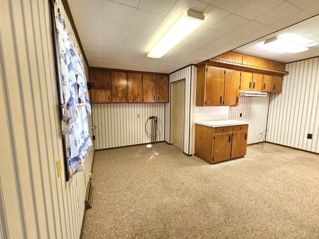1911 Fuller St, Winfield, KS 67156