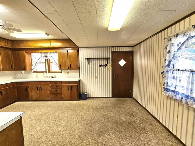 1911 Fuller St, Winfield, KS 67156