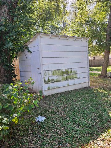 1911 Fuller St, Winfield, KS 67156