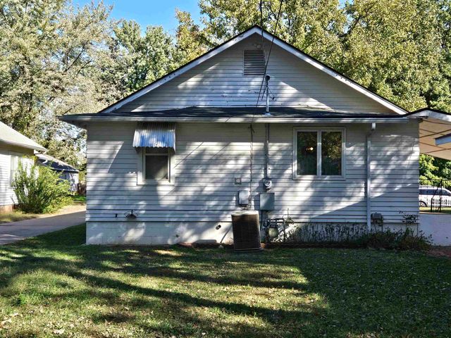 1911 Fuller St, Winfield, KS 67156
