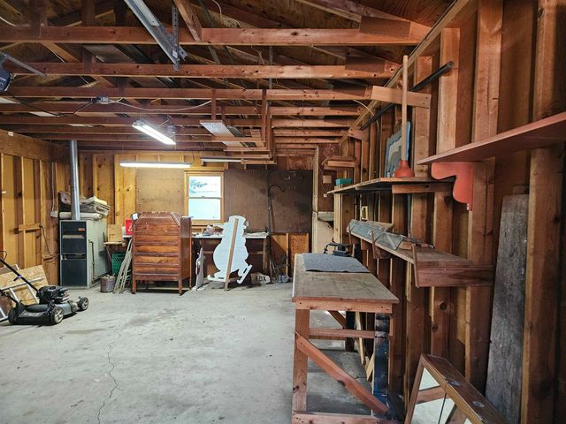 1911 Fuller St, Winfield, KS 67156