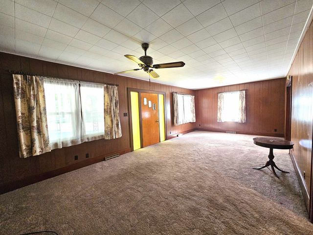 1911 Fuller St, Winfield, KS 67156